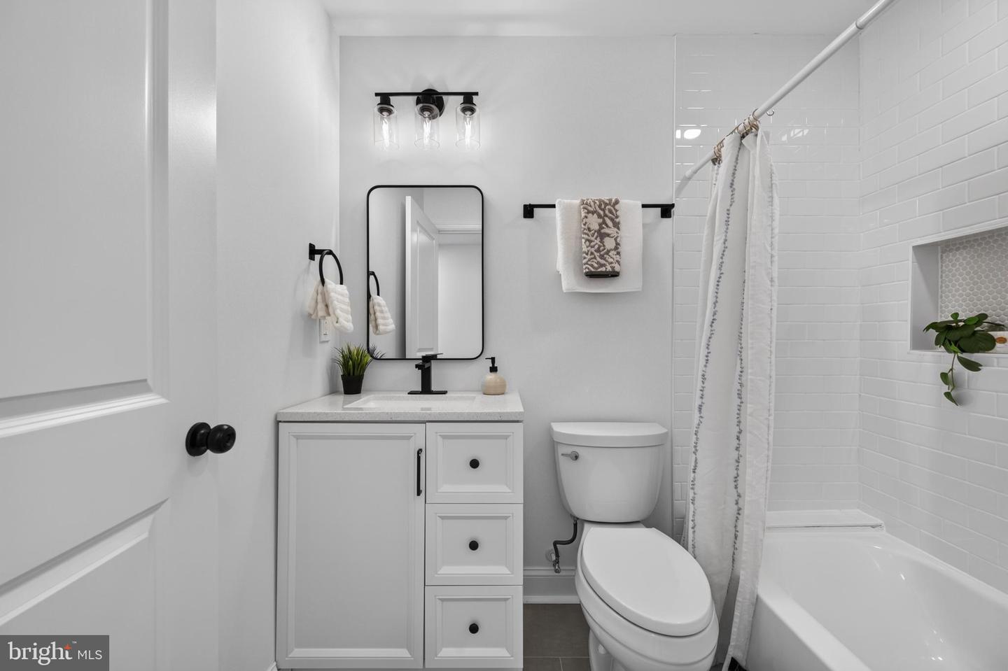 1513 Henry St Property Photo 43