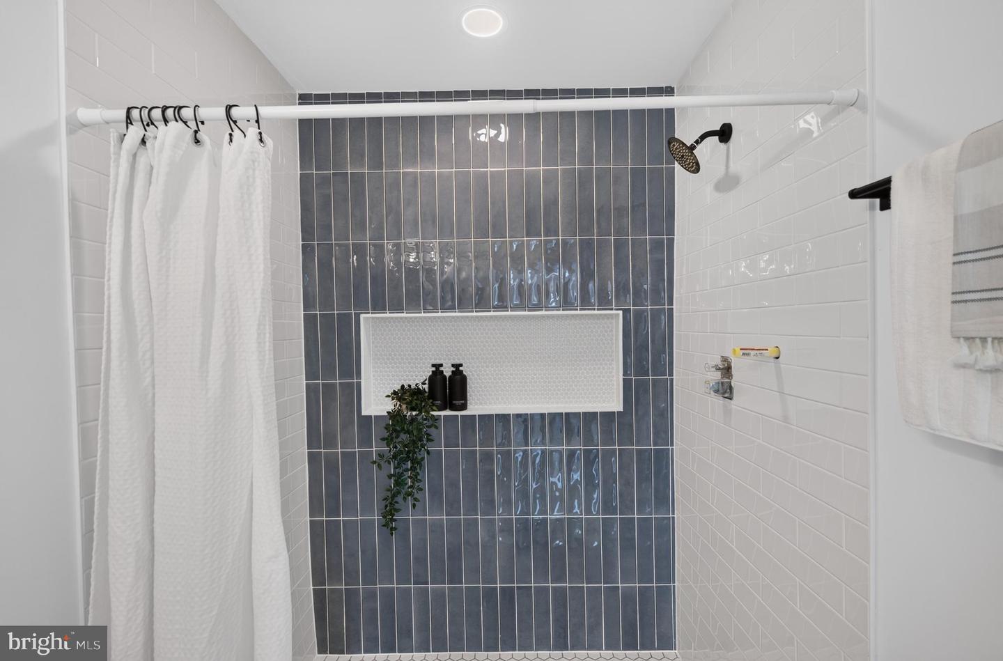 1513 Henry St Property Photo 45