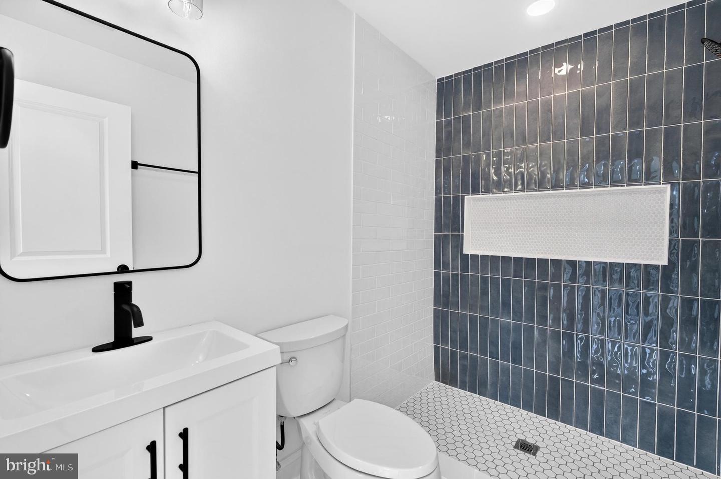 1513 Henry St Property Photo 47