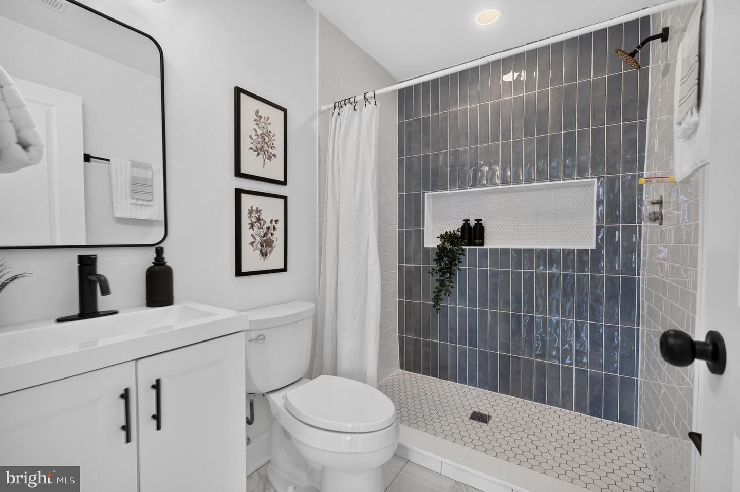 1513 Henry St Property Photo 48