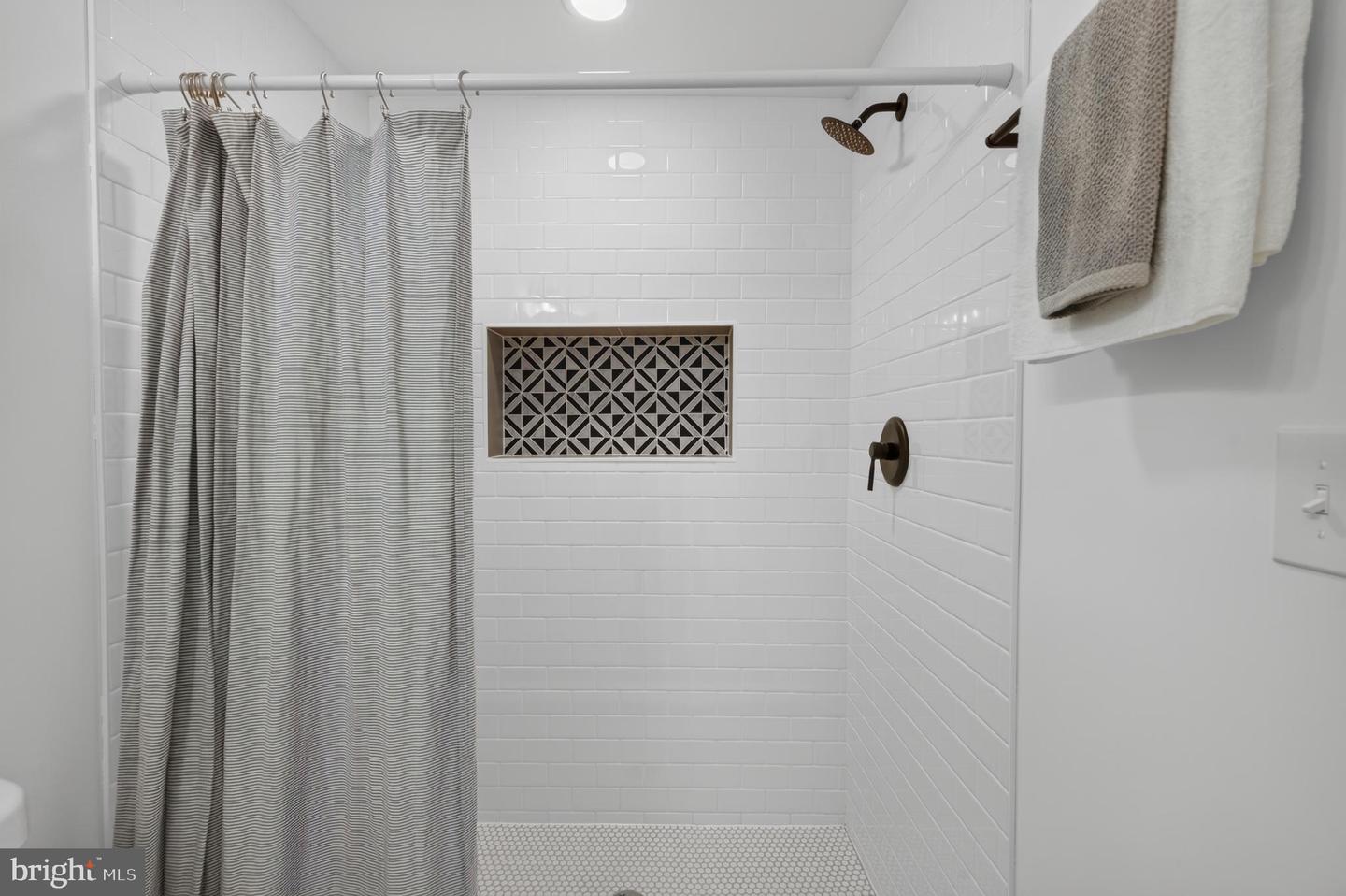 1513 Henry St Property Photo 54