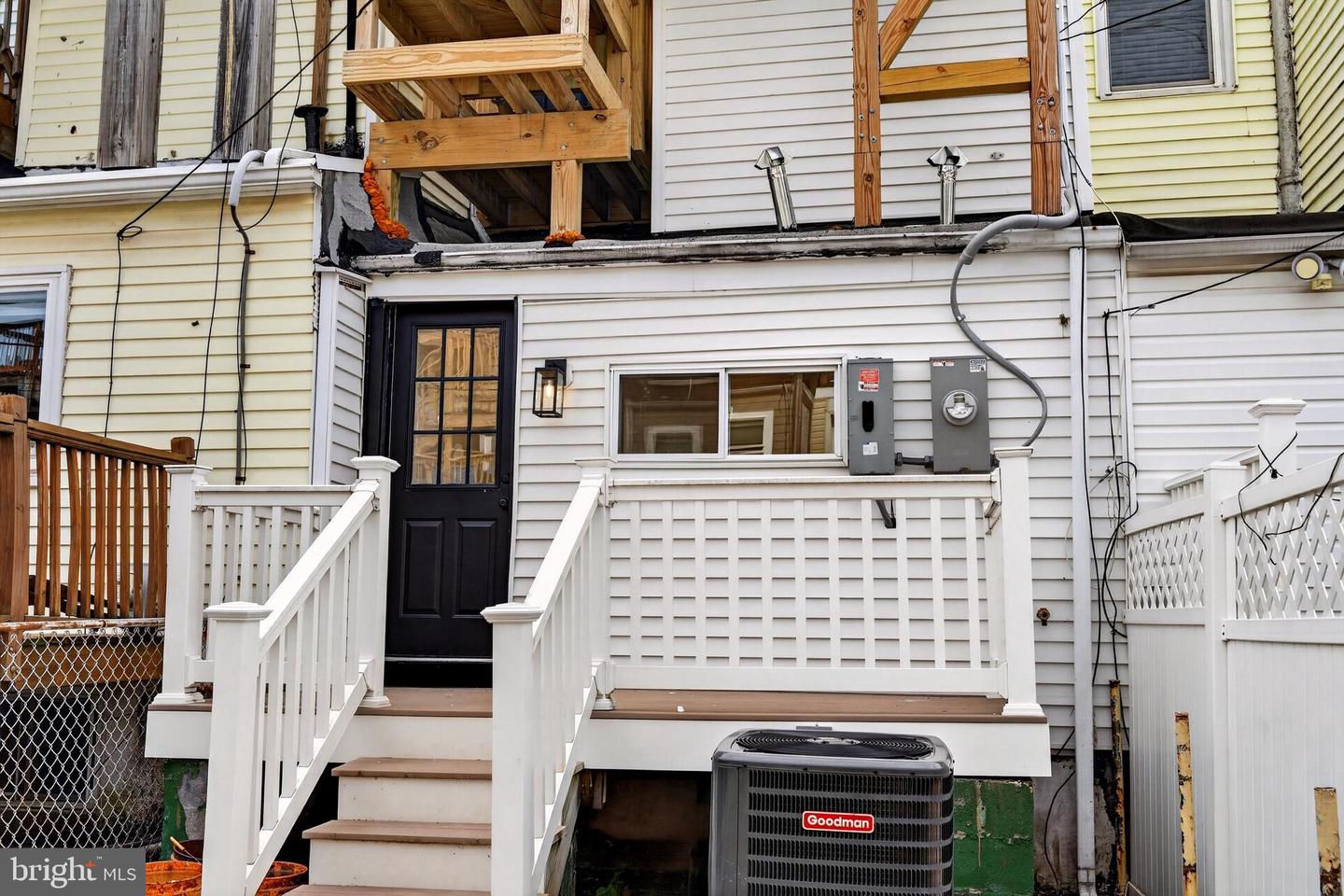 1513 Henry St Property Photo 57