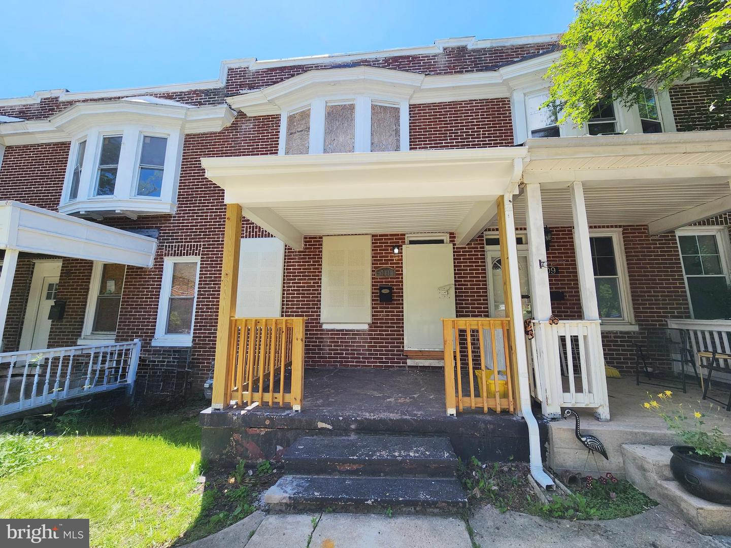 711 BELLE TERRE AVE Property Photo 1