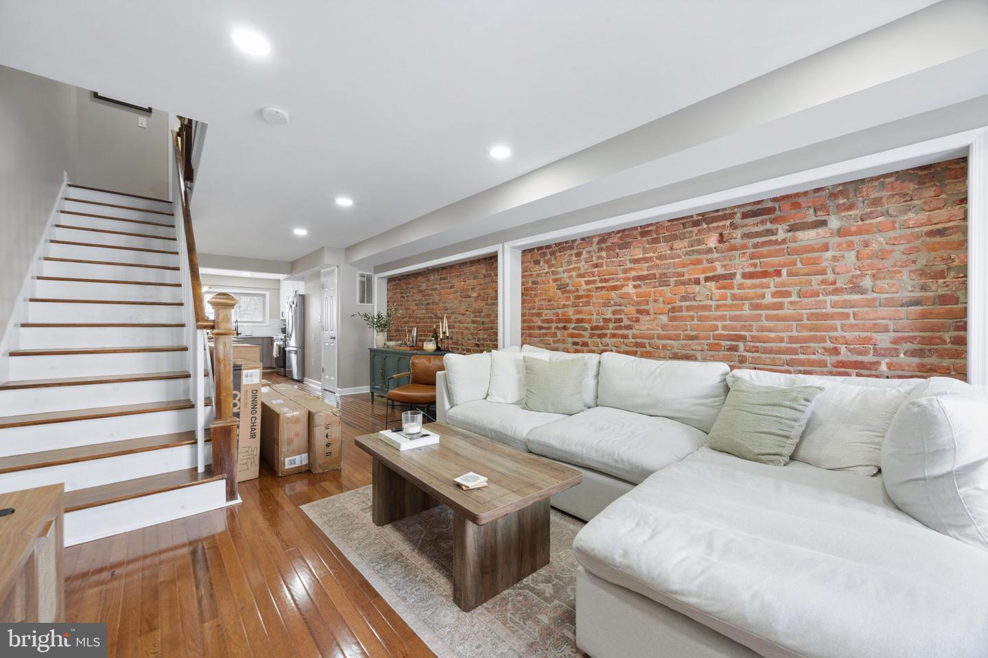 636 S Kenwood Ave Property Photo 3