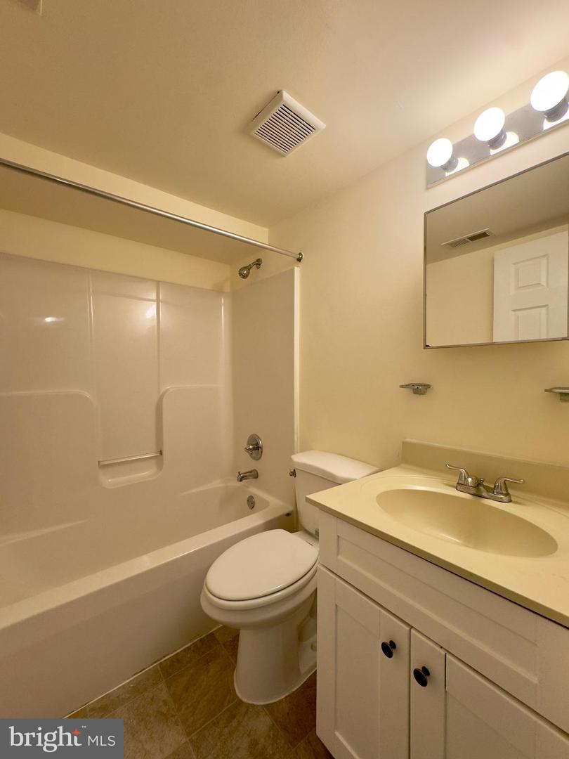 5001 Midwood Ave #a2 Property Photo 6