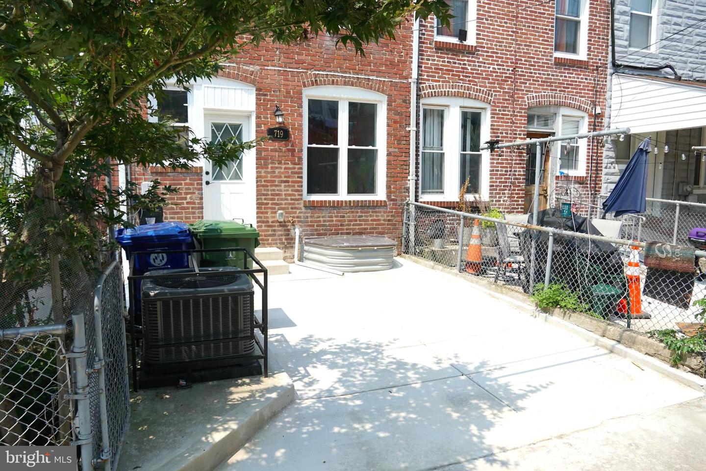 719 Oldham St Property Photo 2