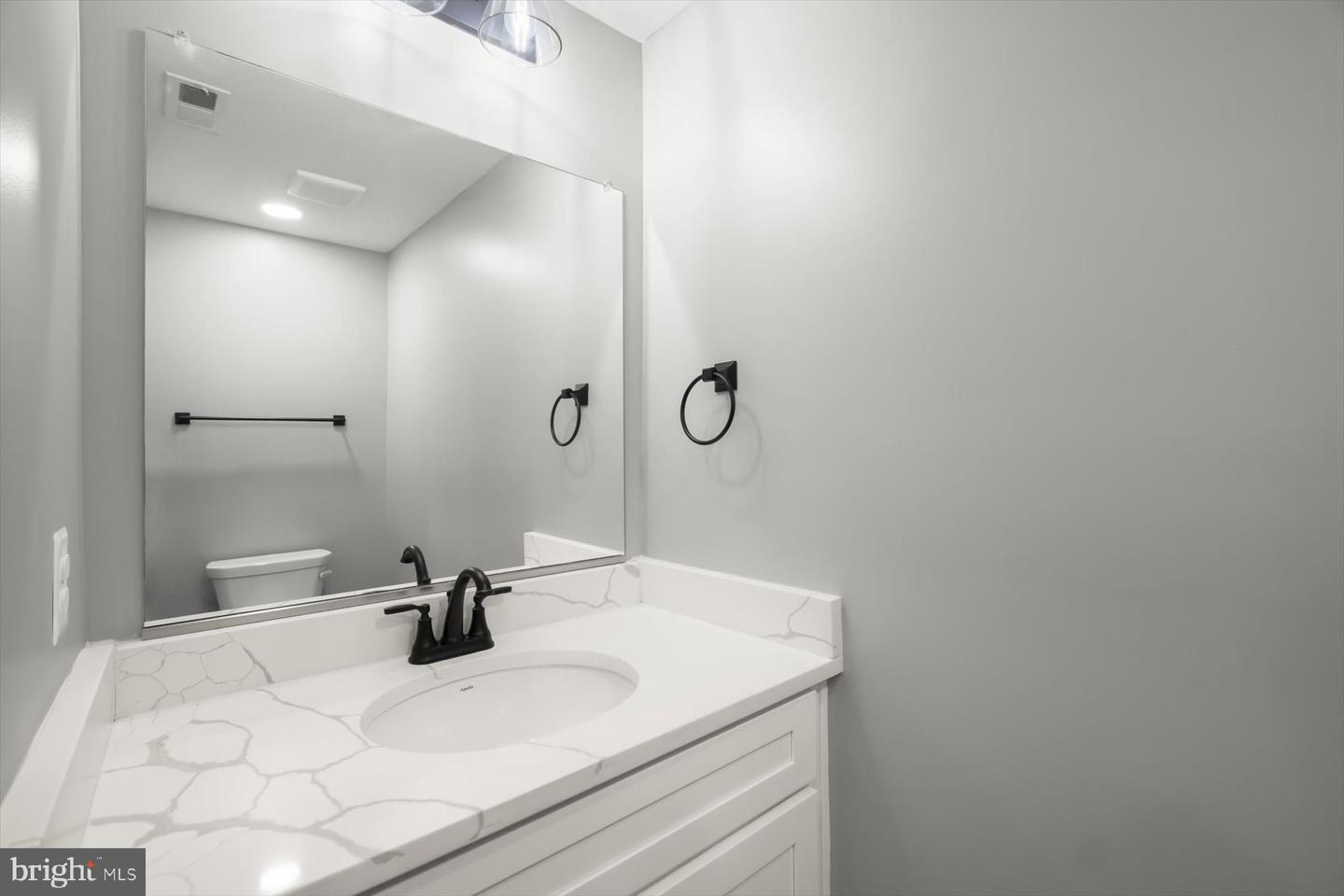 719 Oldham St Property Photo 13