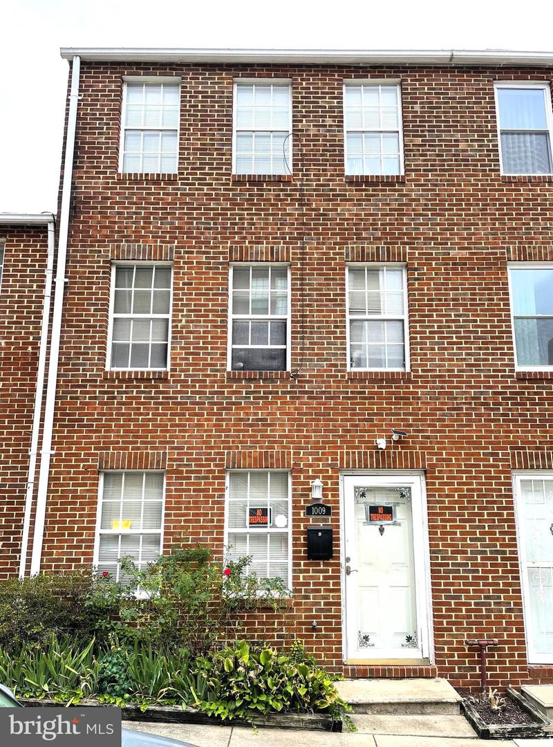 1009 SOMERSET ST