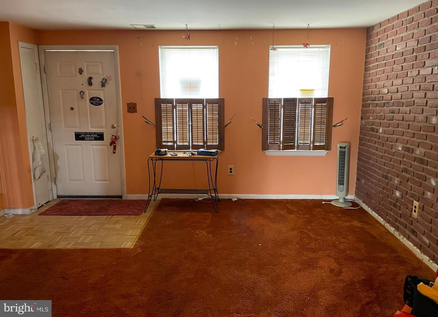 1009 Somerset St Property Photo 5
