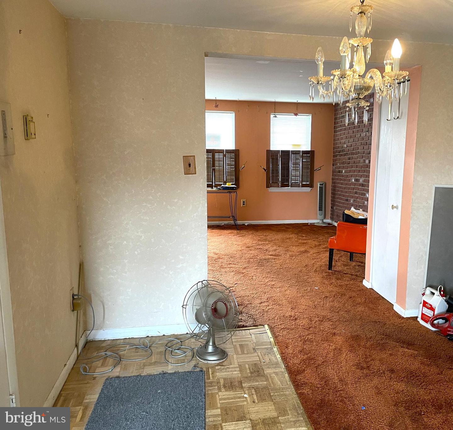 1009 Somerset St Property Photo 7