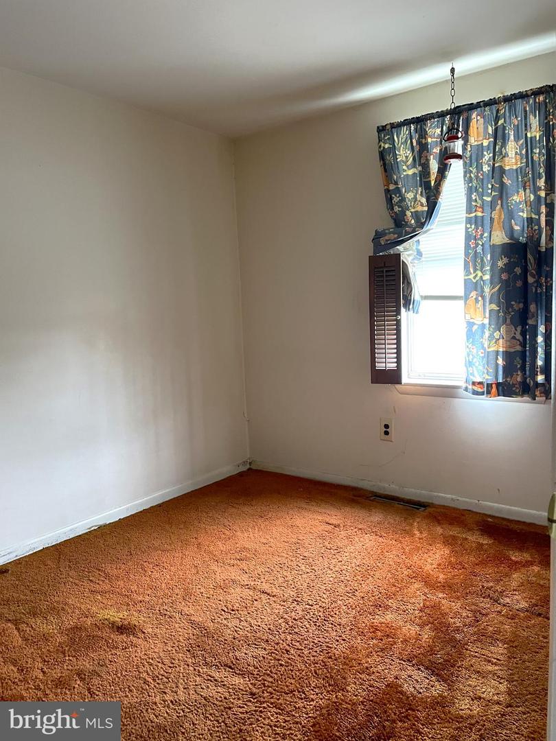 1009 Somerset St Property Photo 12