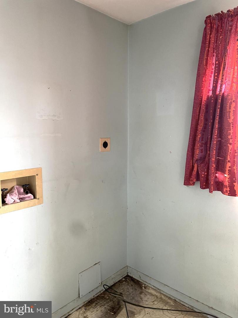 1009 Somerset St Property Photo 14