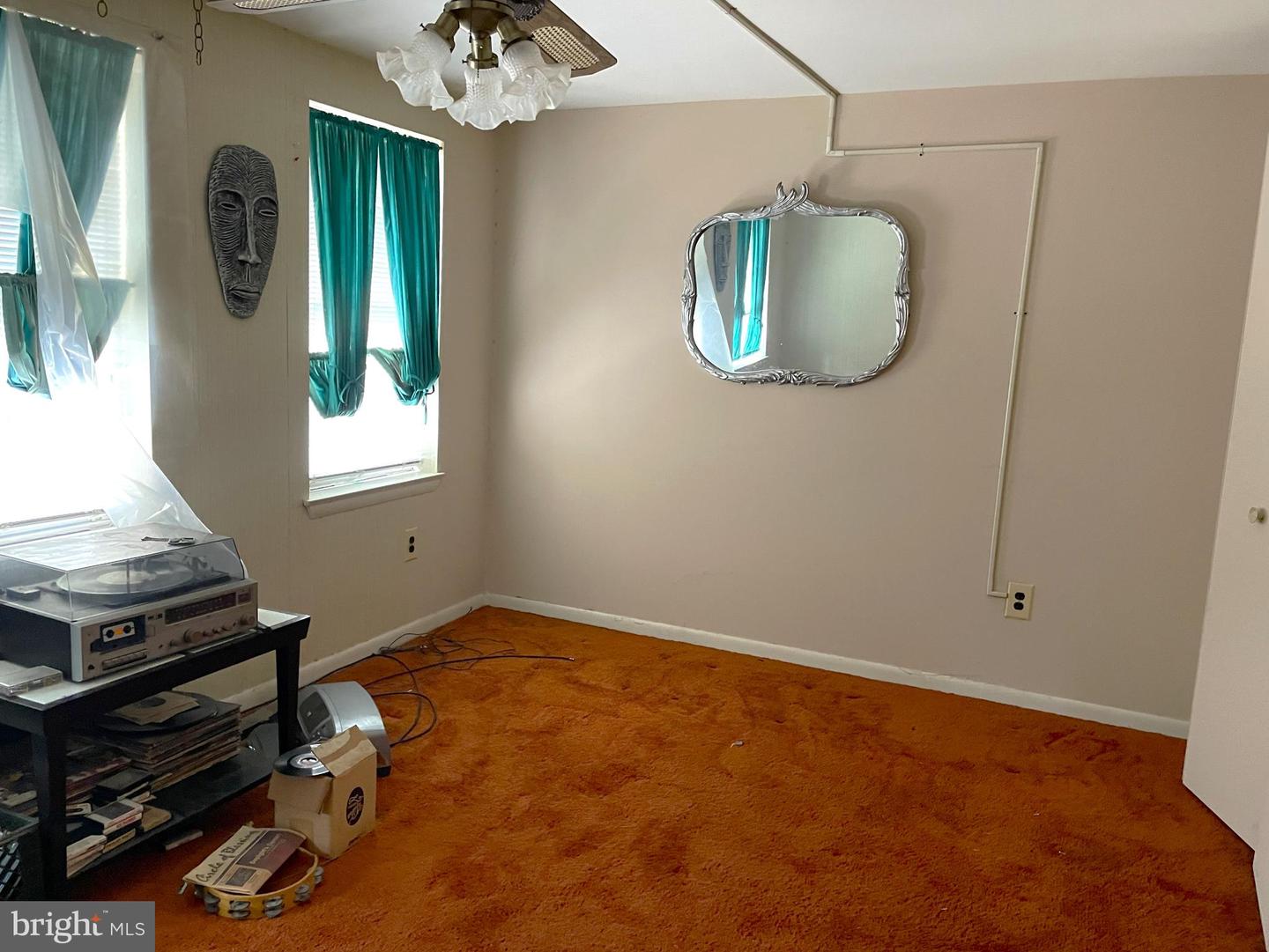 1009 Somerset St Property Photo 15