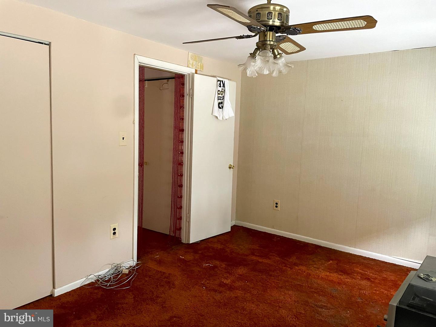 1009 Somerset St Property Photo 16