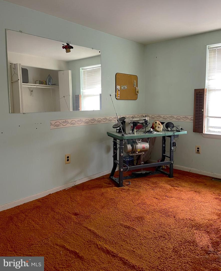 1009 Somerset St Property Photo 17