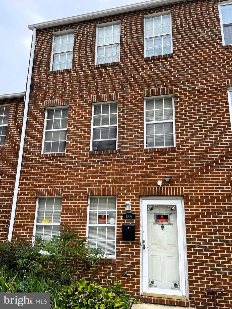 1009 Somerset St Property Photo 28
