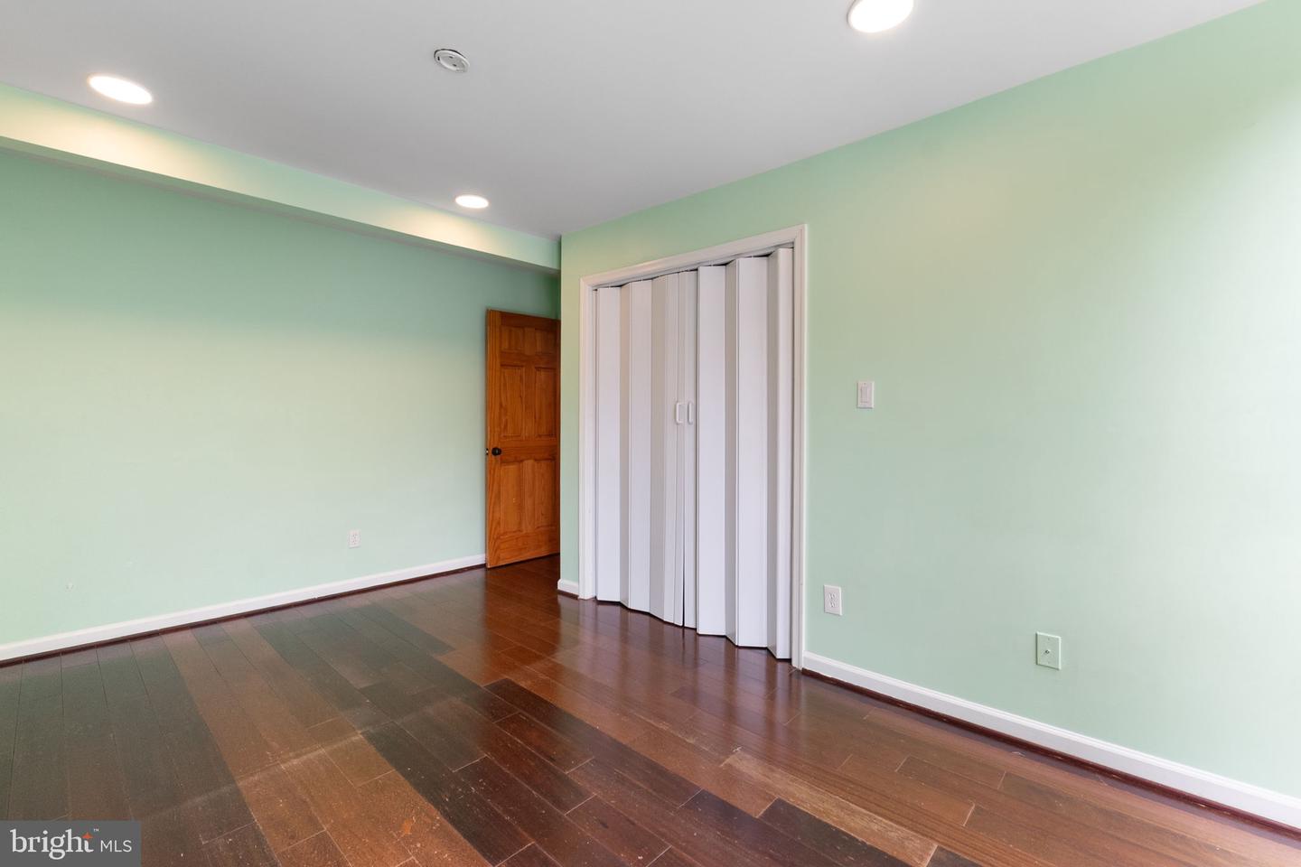 1025 Covington St Property Photo 24