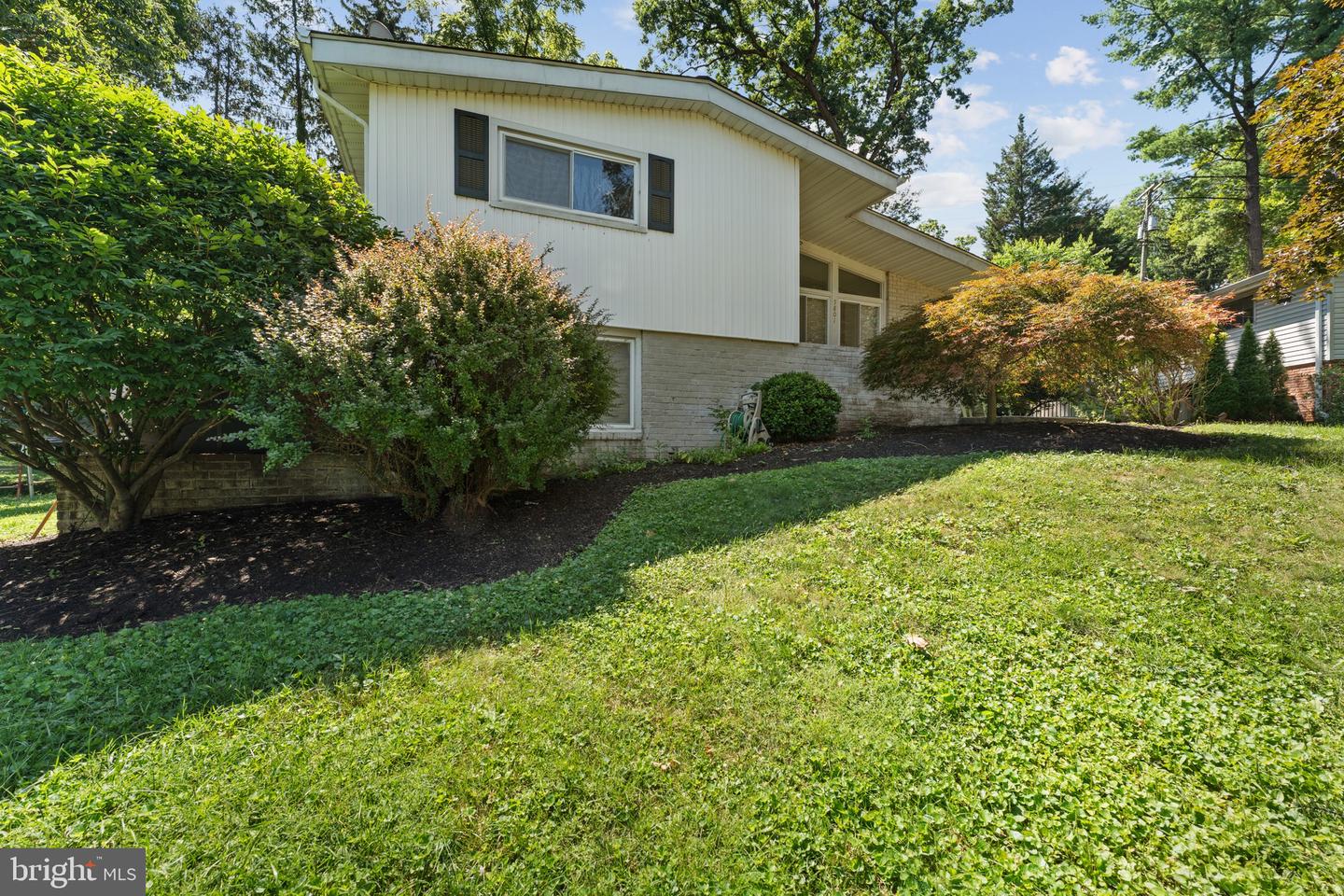 5801 Stuart Ave Property Photo 3