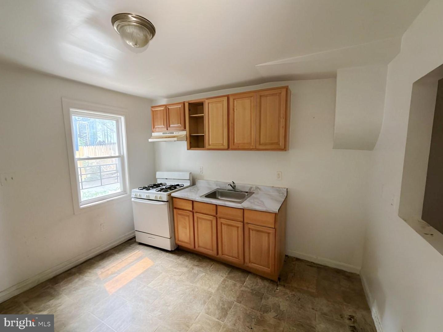 2426 Etting St Property Photo 4