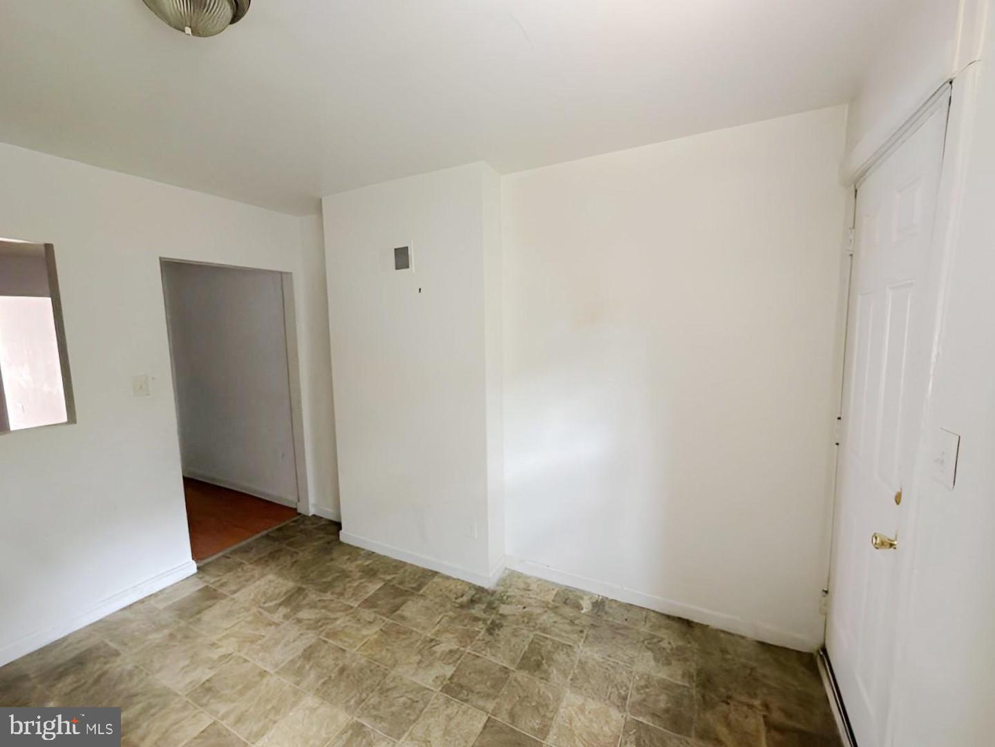 2426 Etting St Property Photo 5