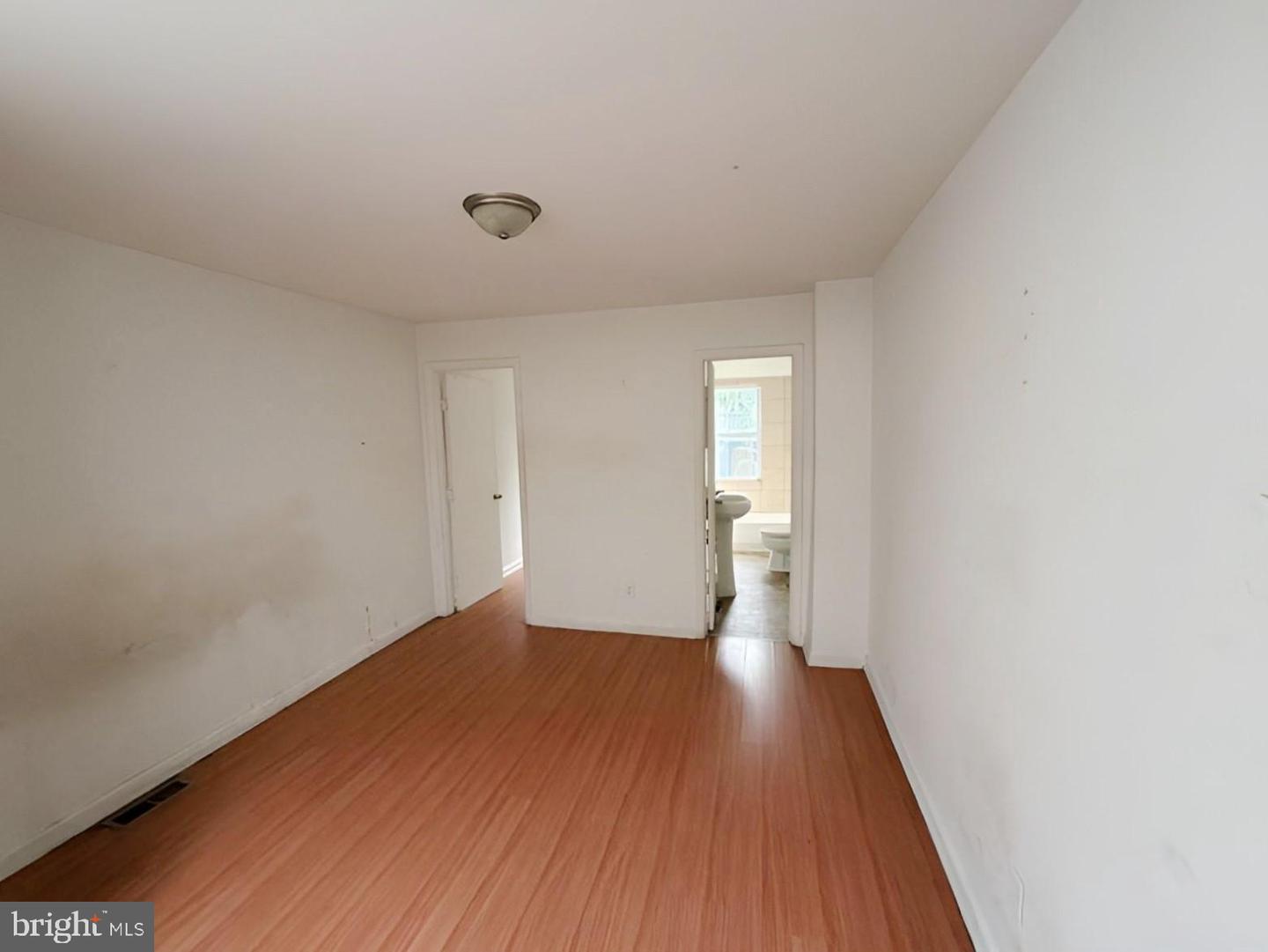 2426 Etting St Property Photo 8