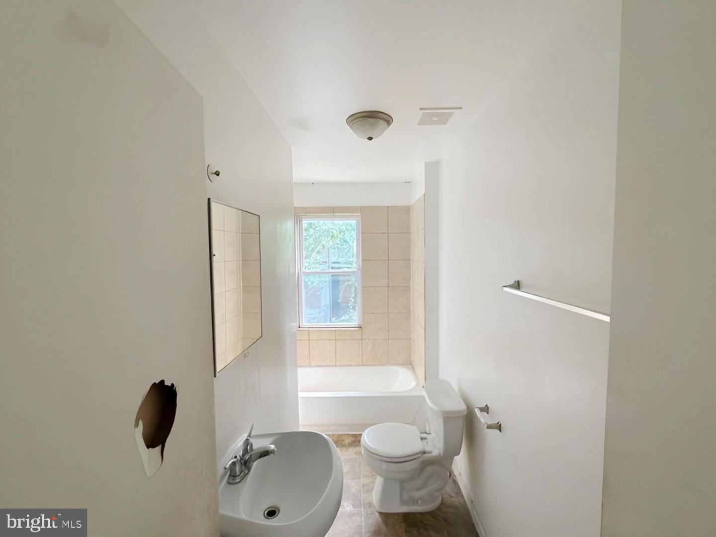 2426 Etting St Property Photo 10