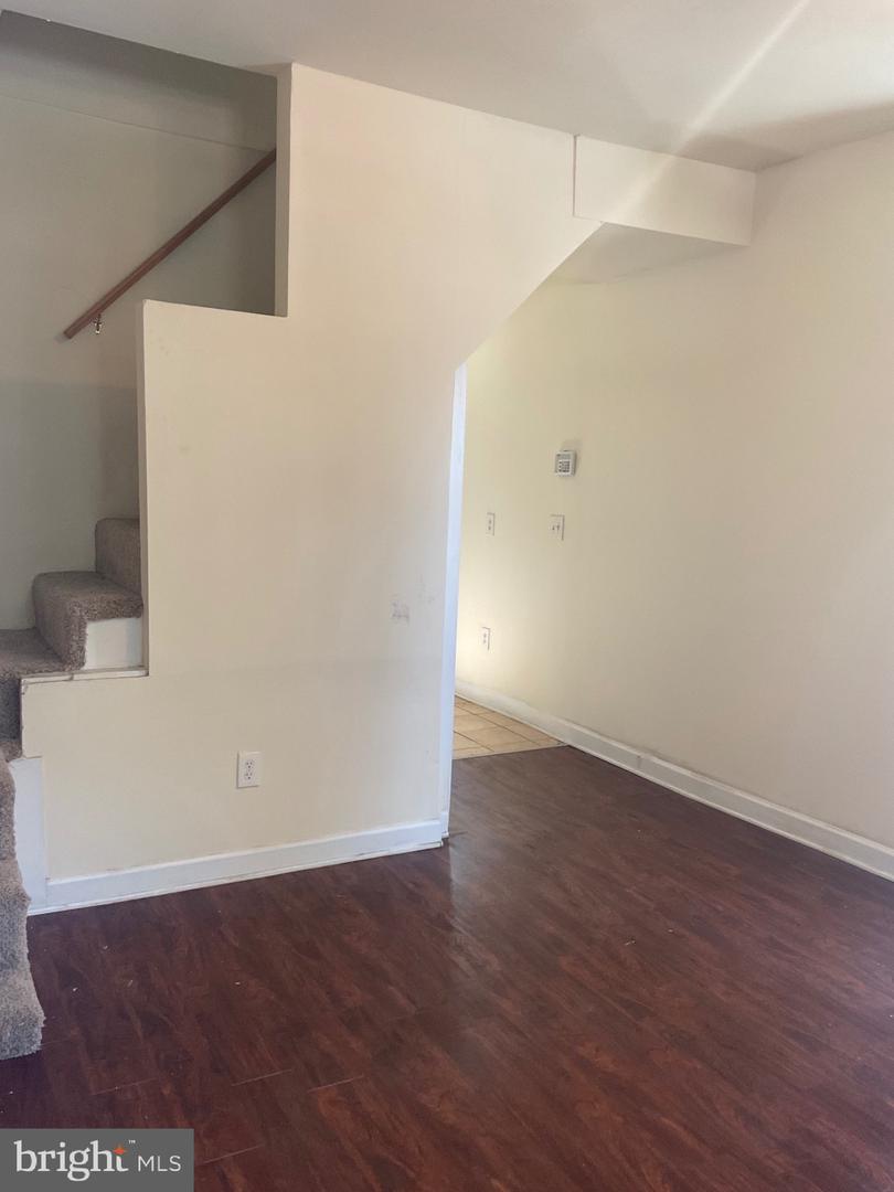 2525 Barclay St Property Photo 3