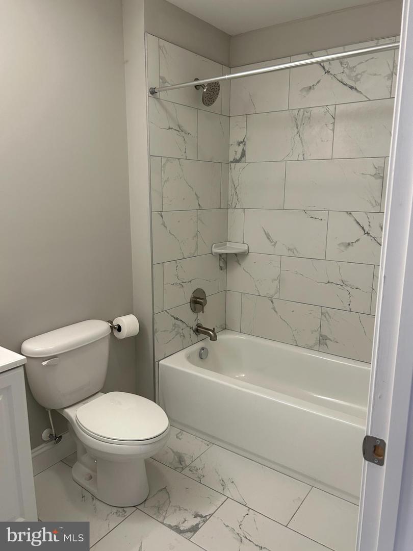 100 W Lexington St #505 Property Photo 20