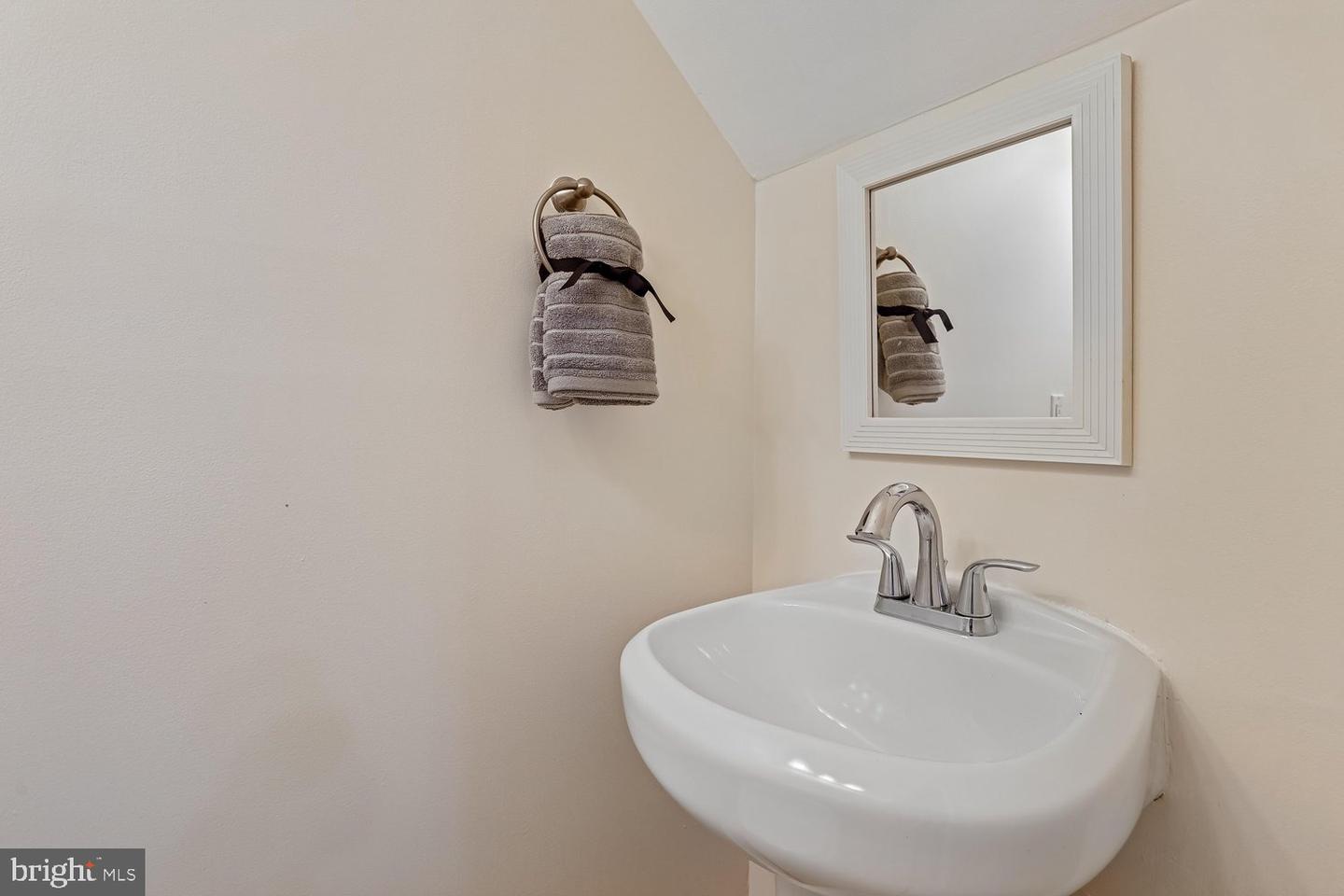 2106 Fleet St Property Photo 9