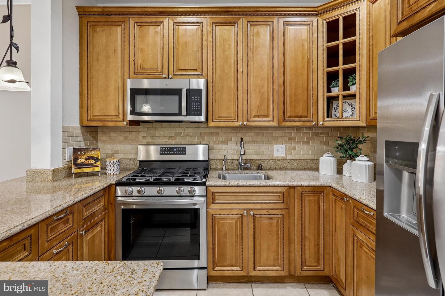 2106 Fleet St Property Photo 15