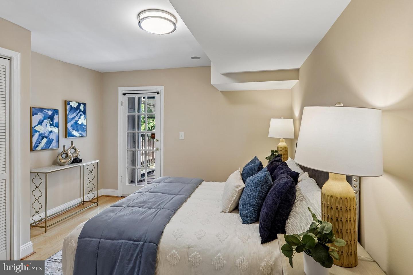 2106 Fleet St Property Photo 23