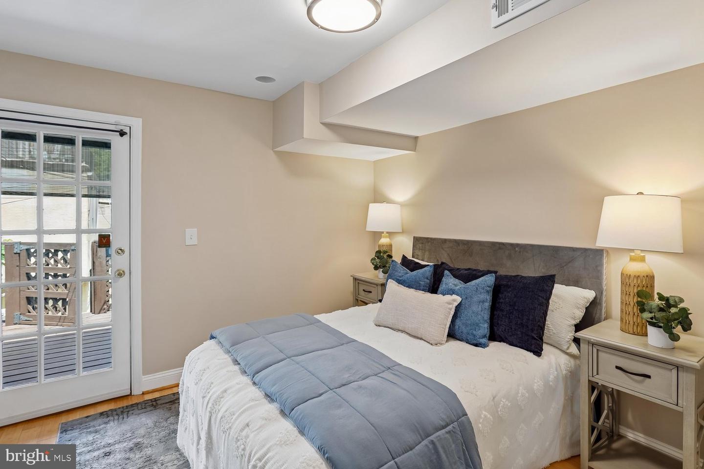 2106 Fleet St Property Photo 24