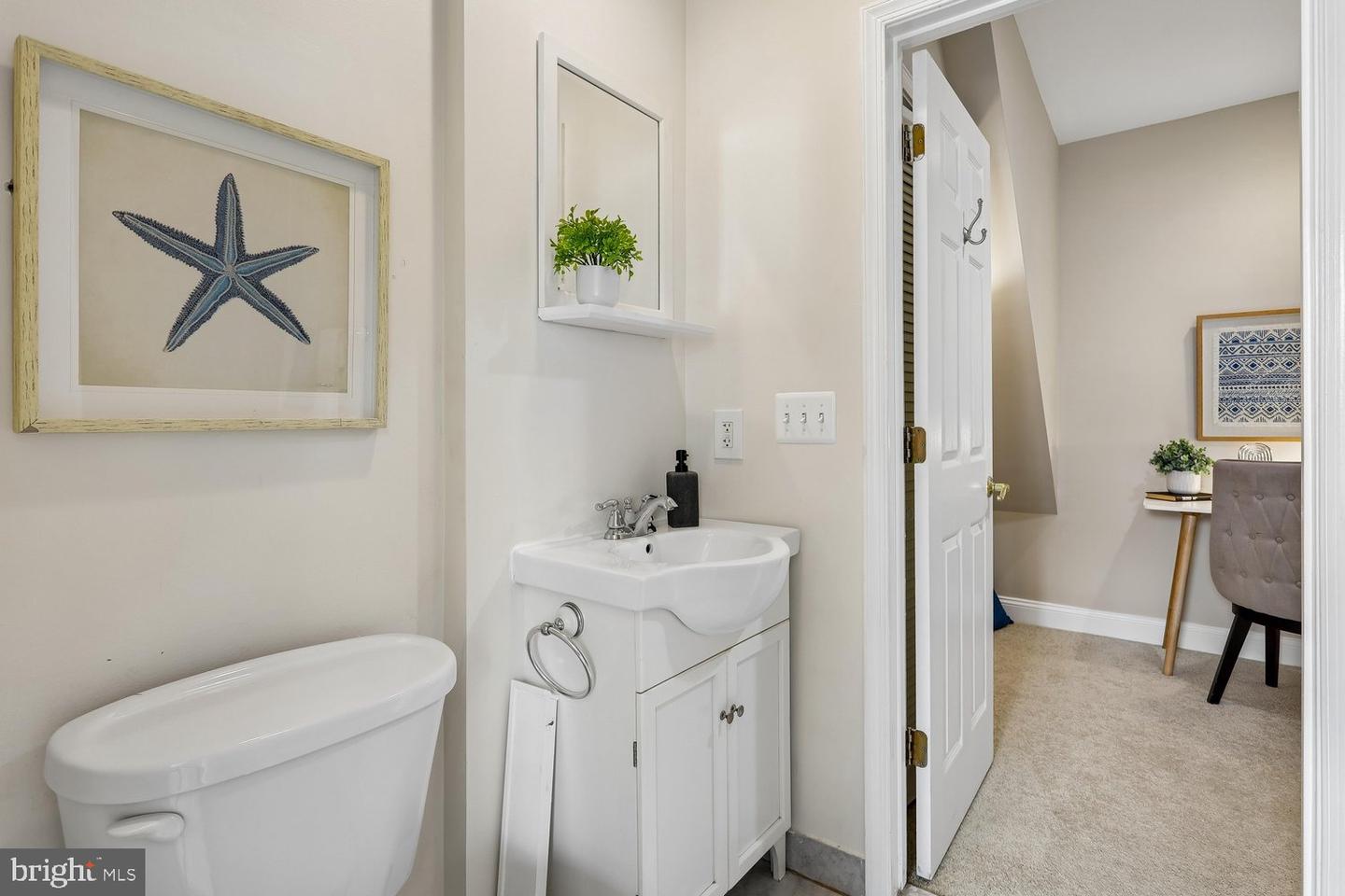 2106 Fleet St Property Photo 36