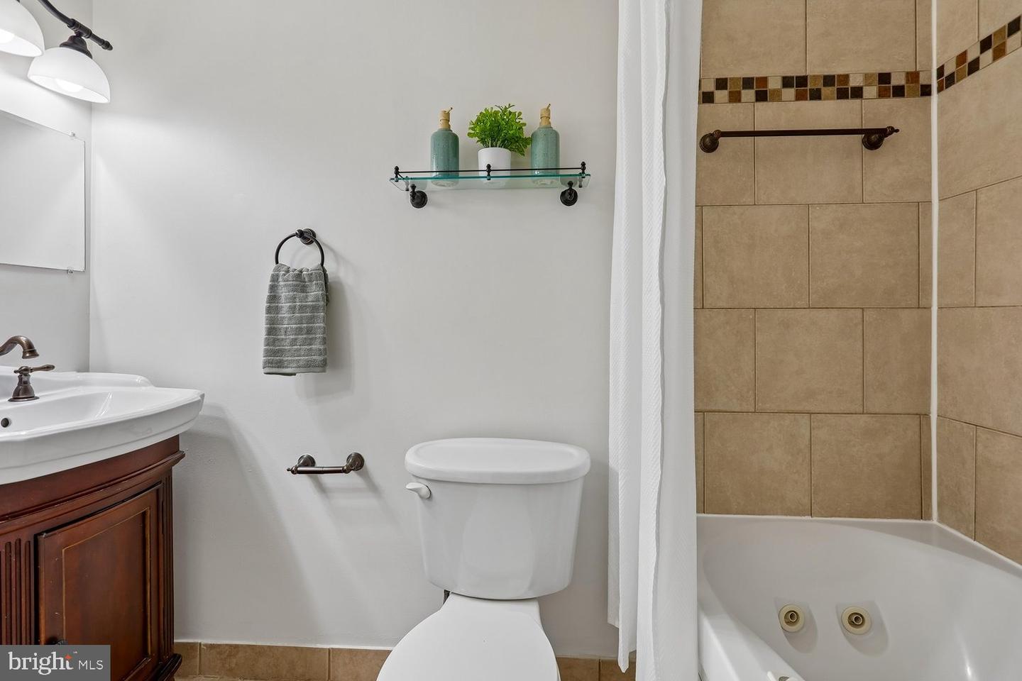 2106 Fleet St Property Photo 41
