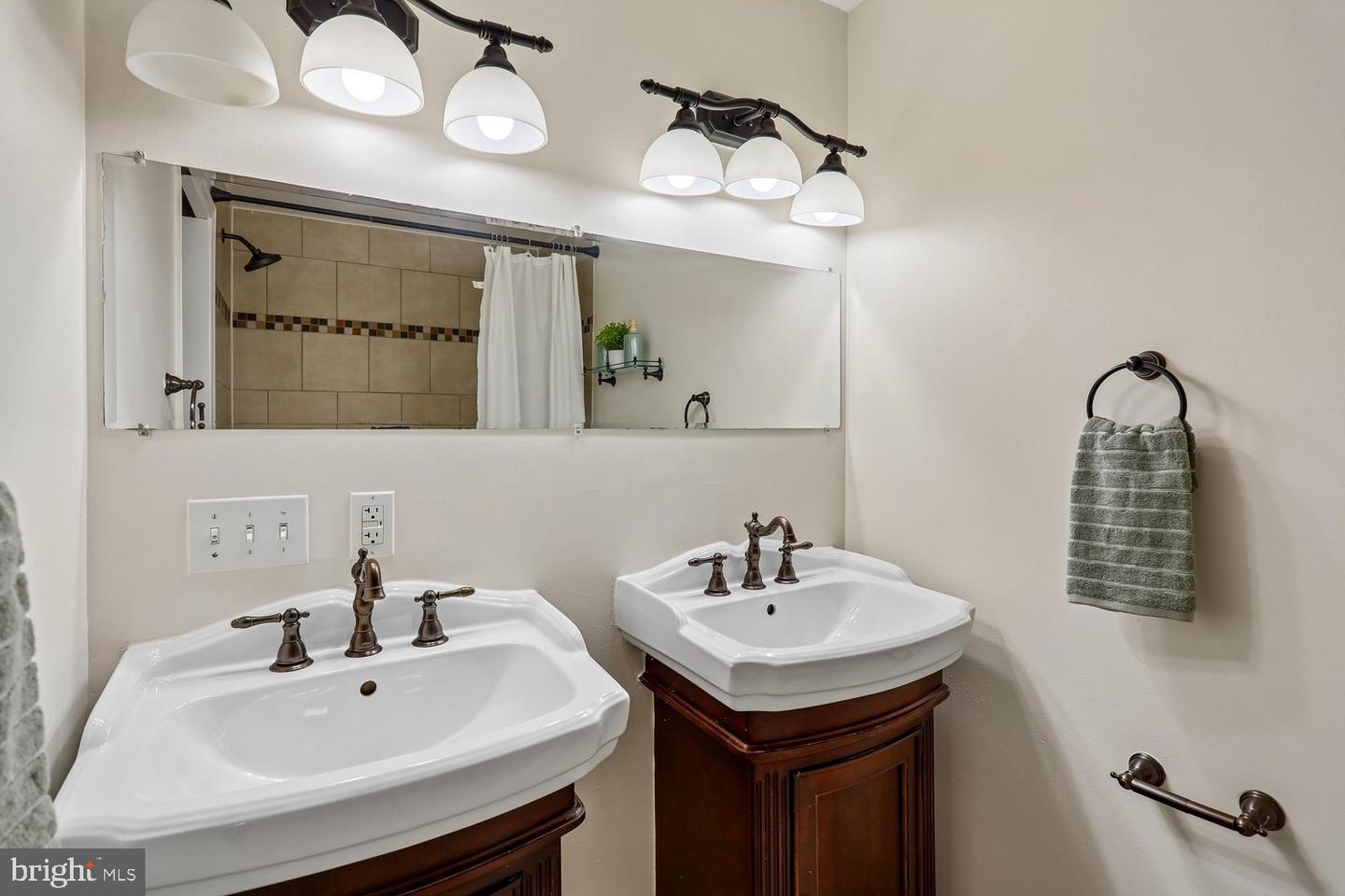 2106 Fleet St Property Photo 42