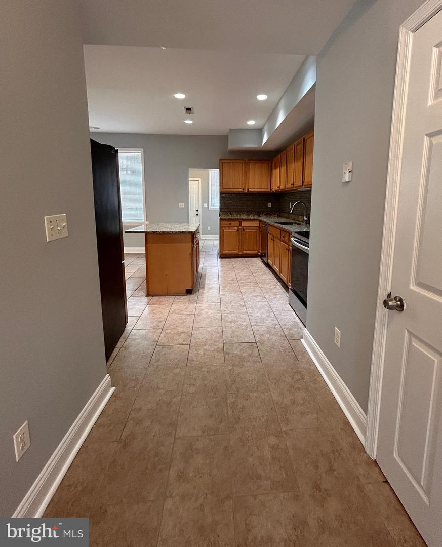 530 Rose Hill Ter Property Photo 3