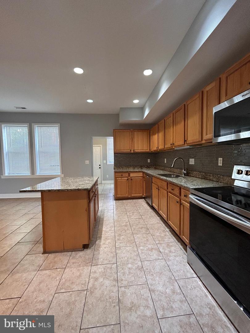 530 Rose Hill Ter Property Photo 4