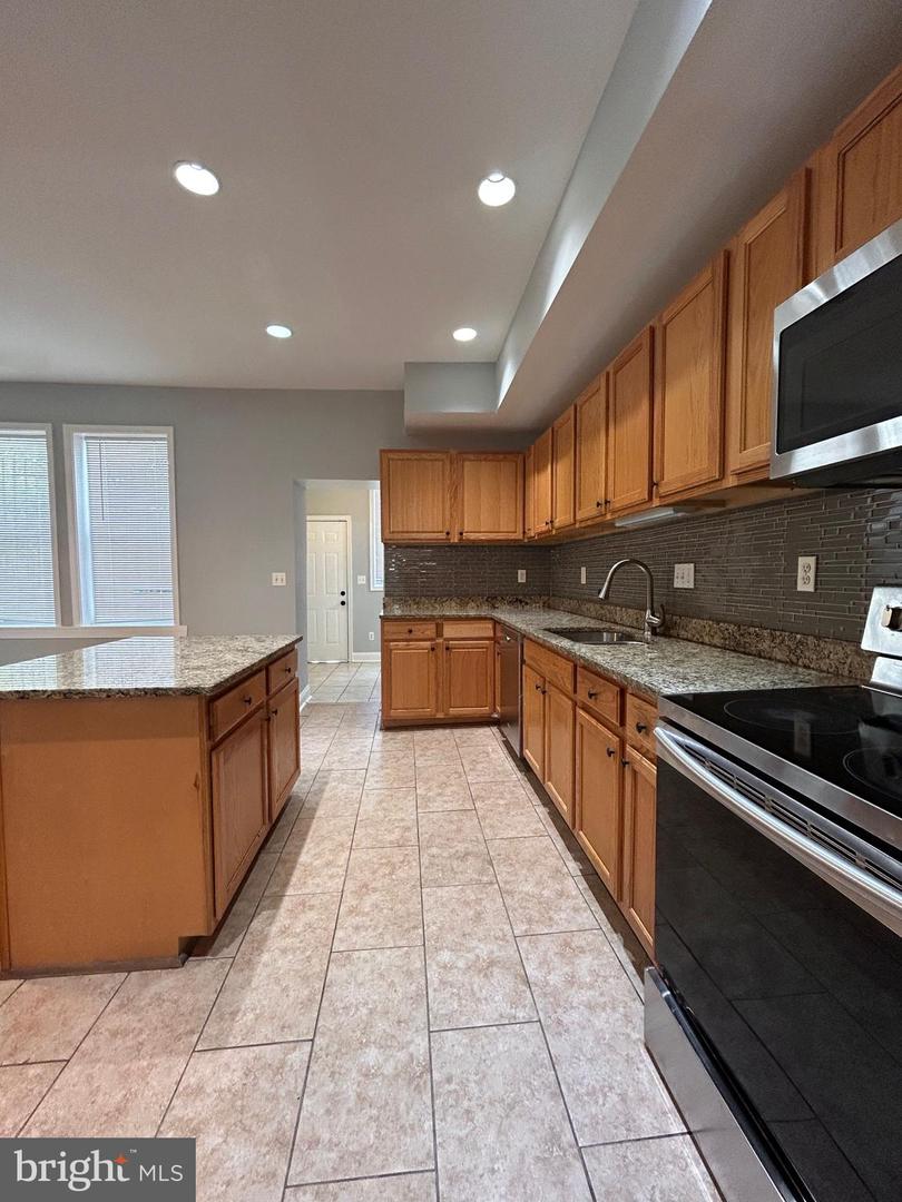 530 Rose Hill Ter Property Photo 5