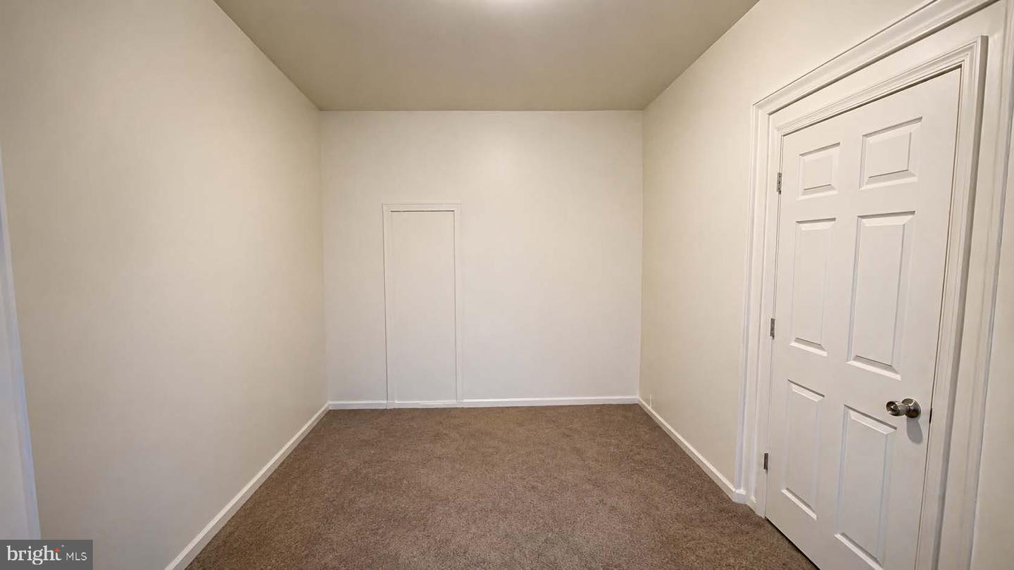 2646 Hoffman St Property Photo 2