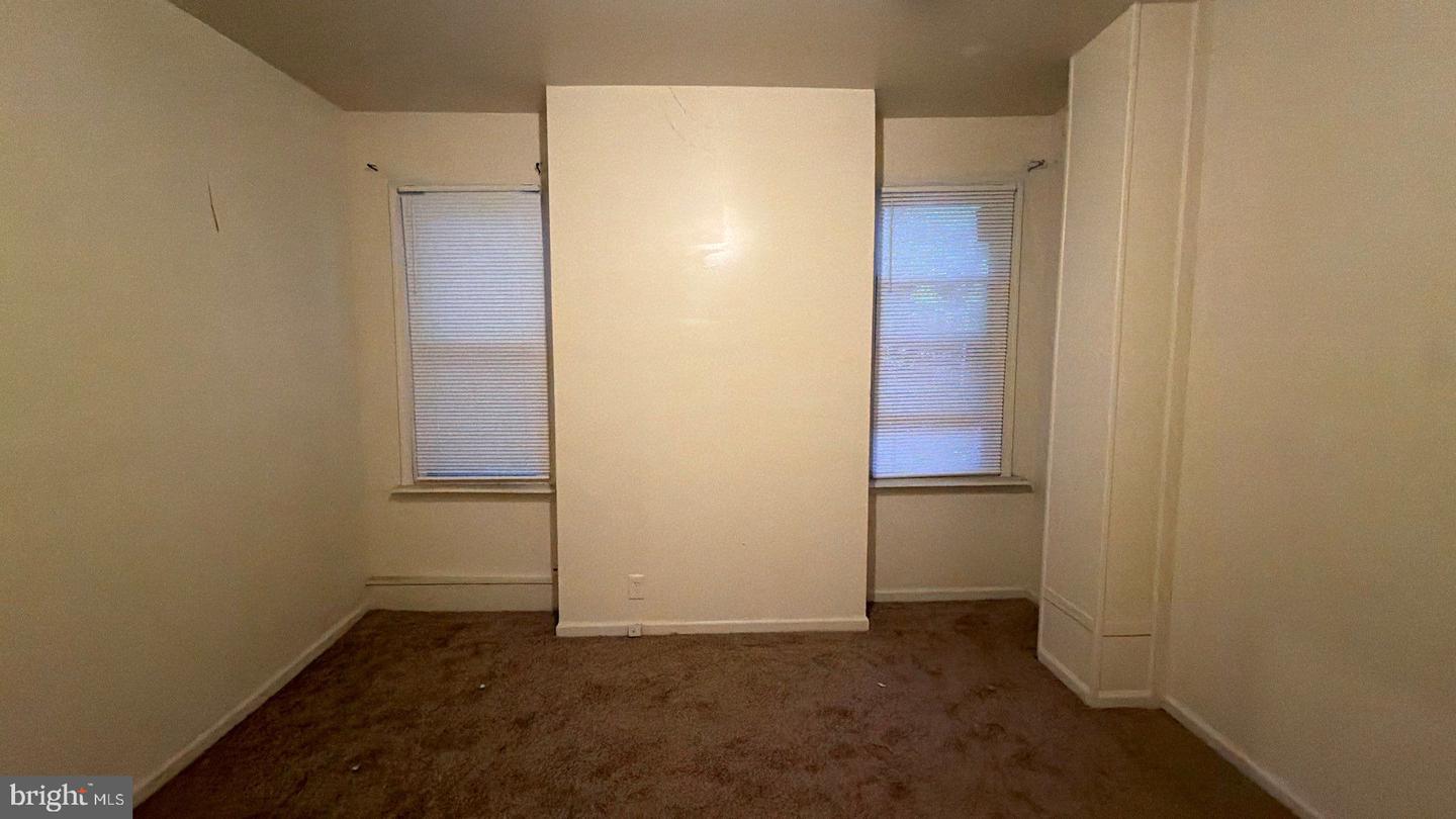 2646 Hoffman St Property Photo 4