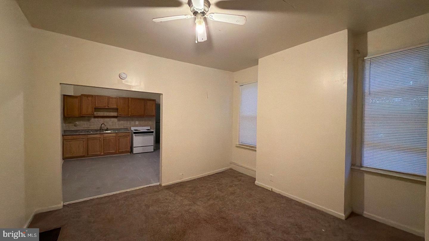 2646 Hoffman St Property Photo 5
