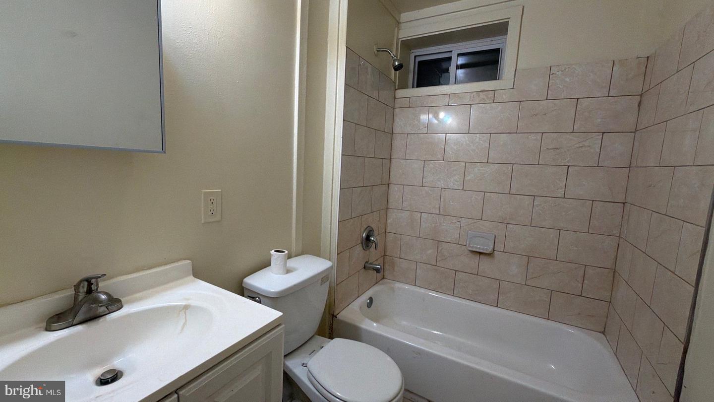 2646 Hoffman St Property Photo 12