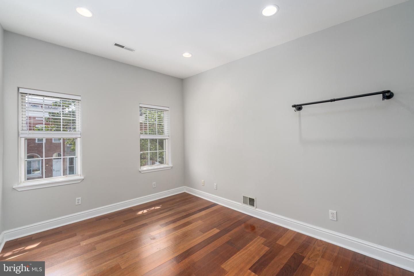 836 S Kenwood Ave Property Photo 18