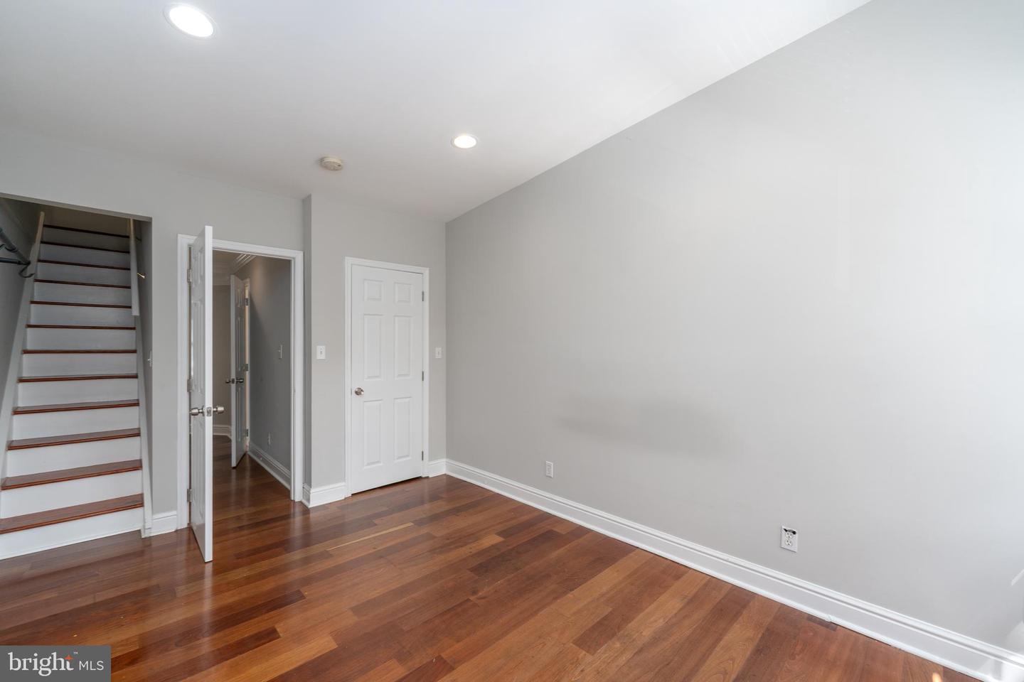 836 S Kenwood Ave Property Photo 19