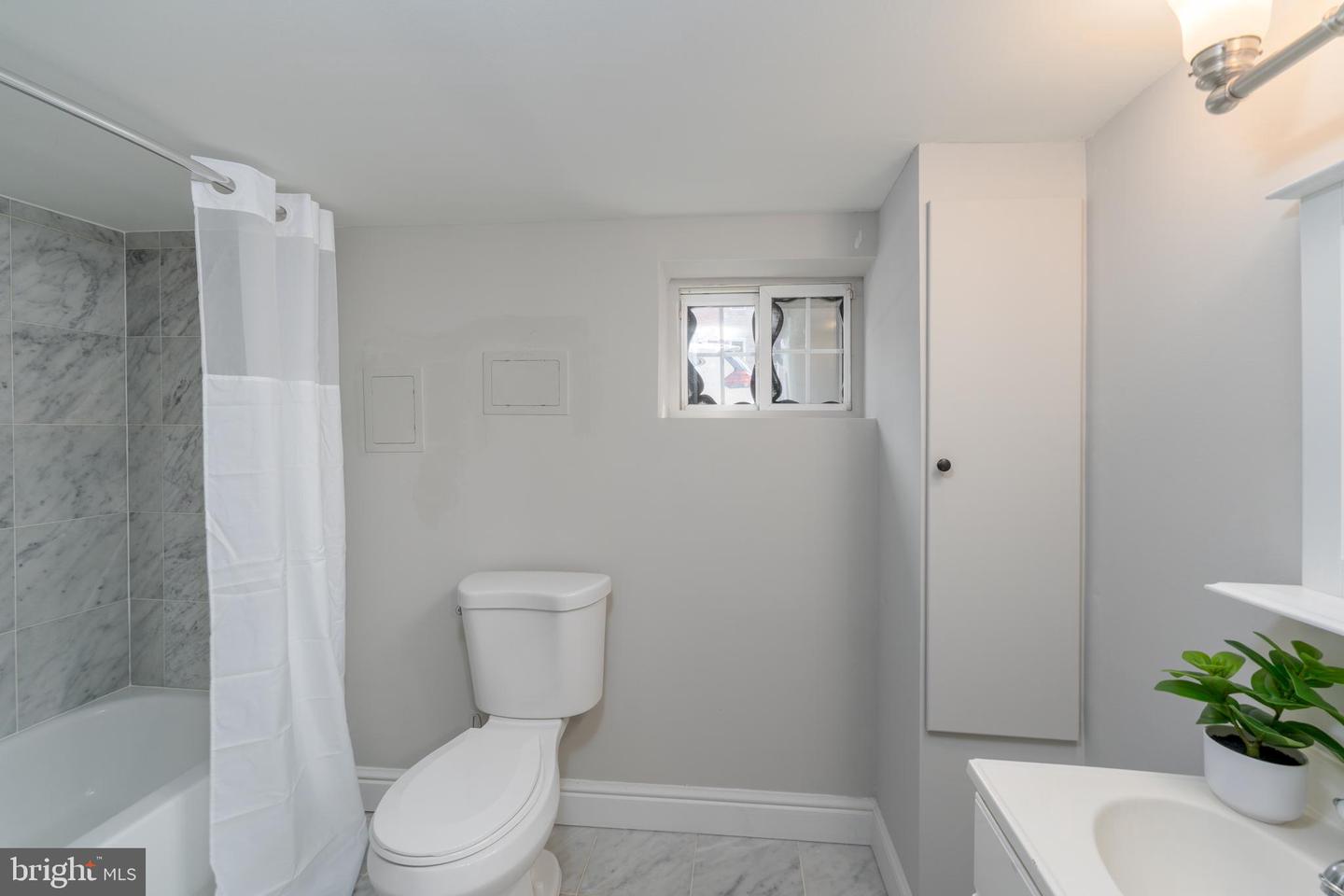 836 S Kenwood Ave Property Photo 24