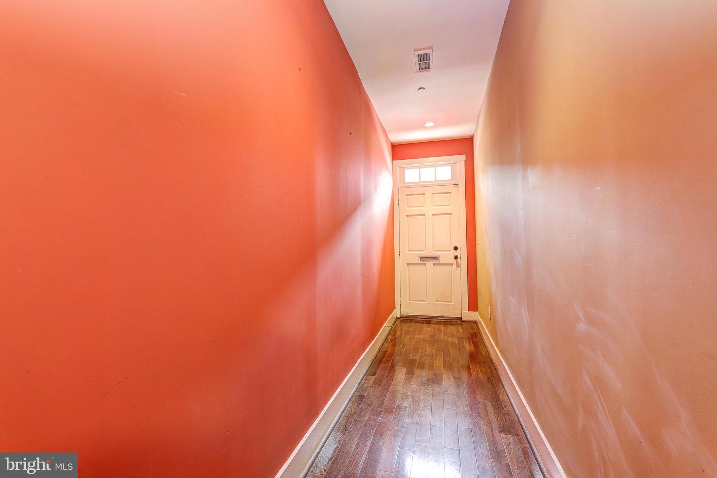 1724 Fleet St Property Photo 2