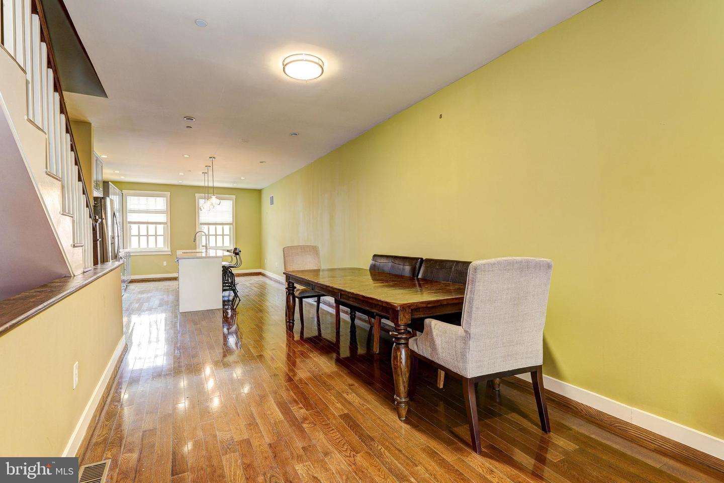 1724 Fleet St Property Photo 8