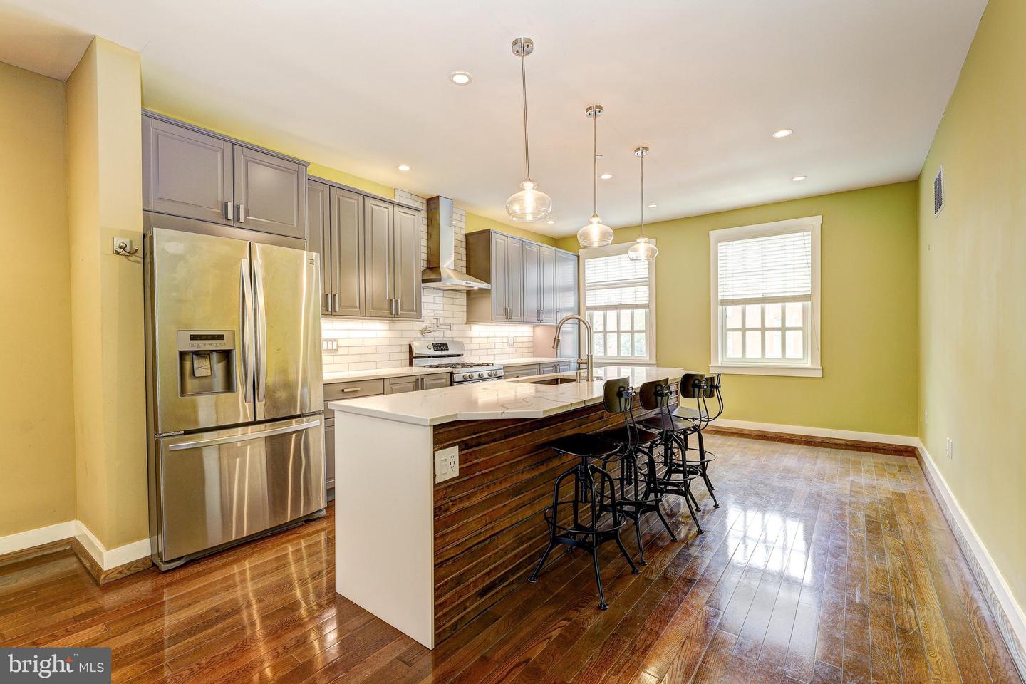 1724 Fleet St Property Photo 10