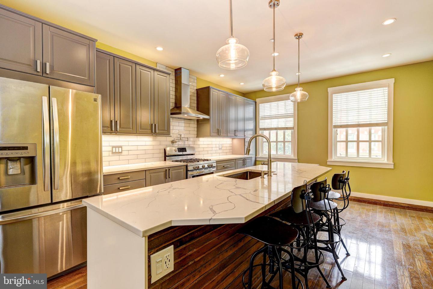 1724 Fleet St Property Photo 11