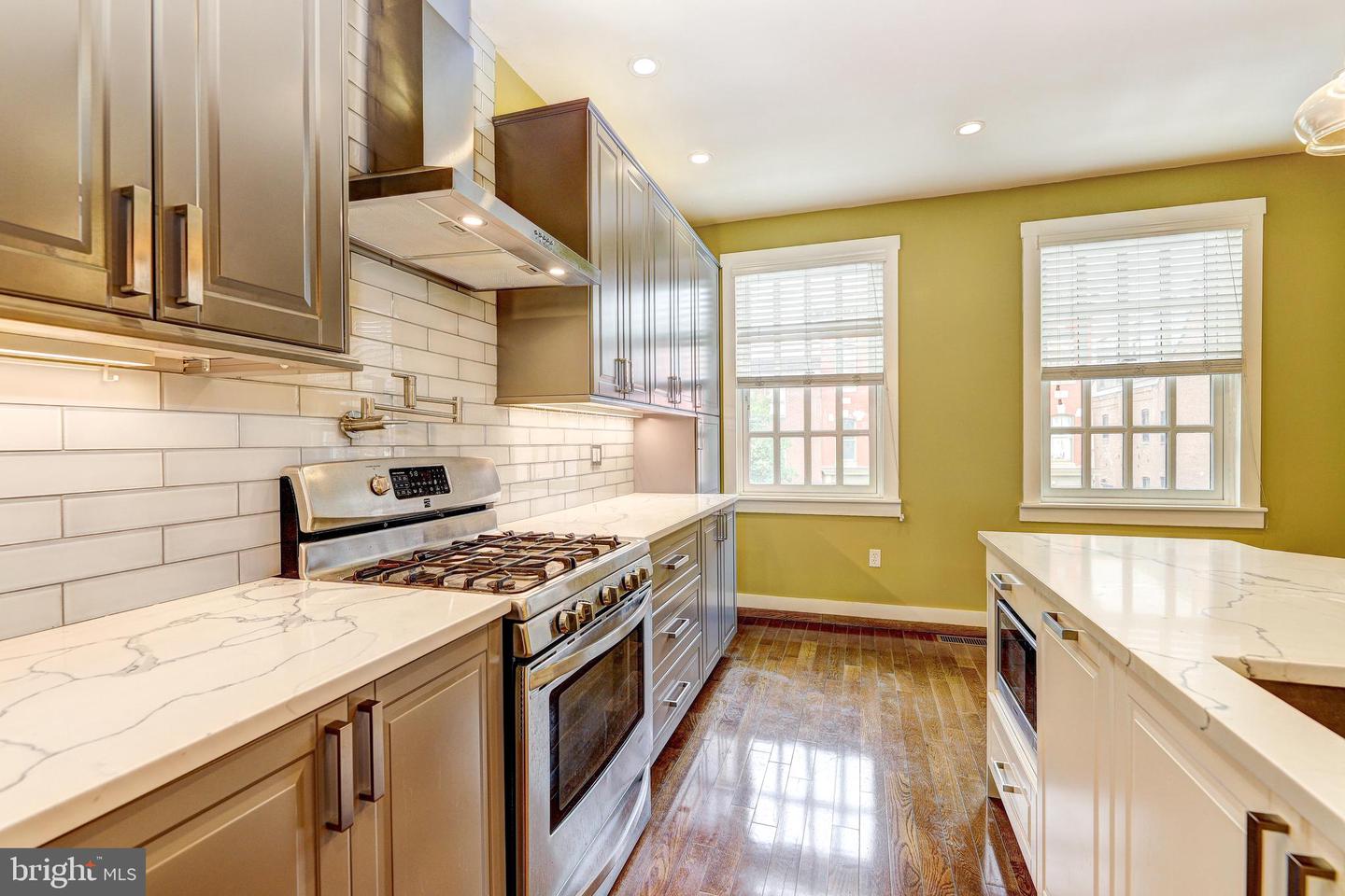 1724 Fleet St Property Photo 12